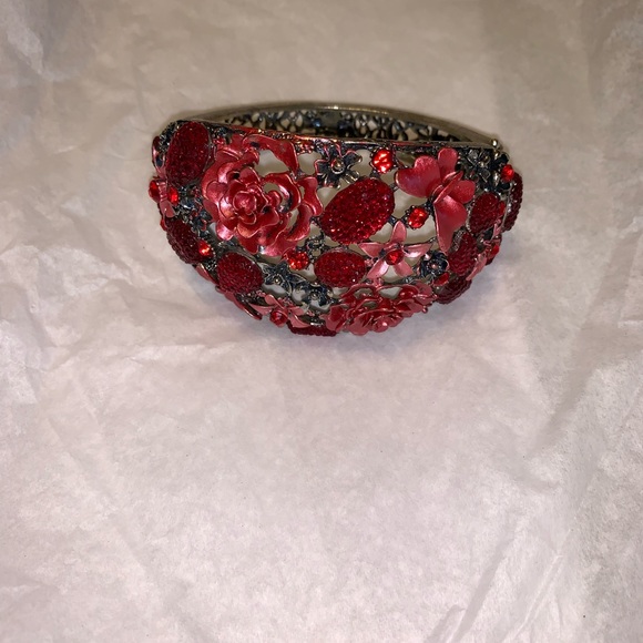 Red Flower bracelet - Picture 3 of 4
